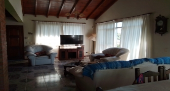 AMPLIO CHALET CERCANO AL MAR